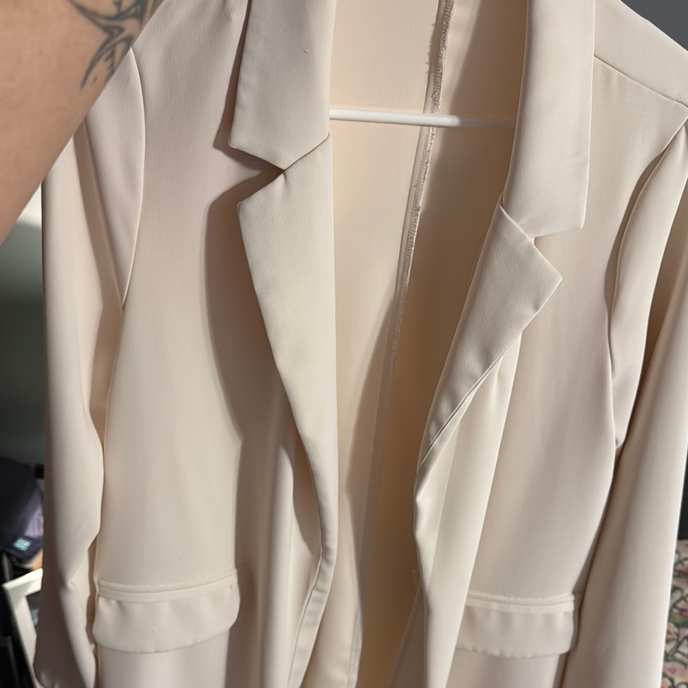 Elegant Cream Women's Blazer